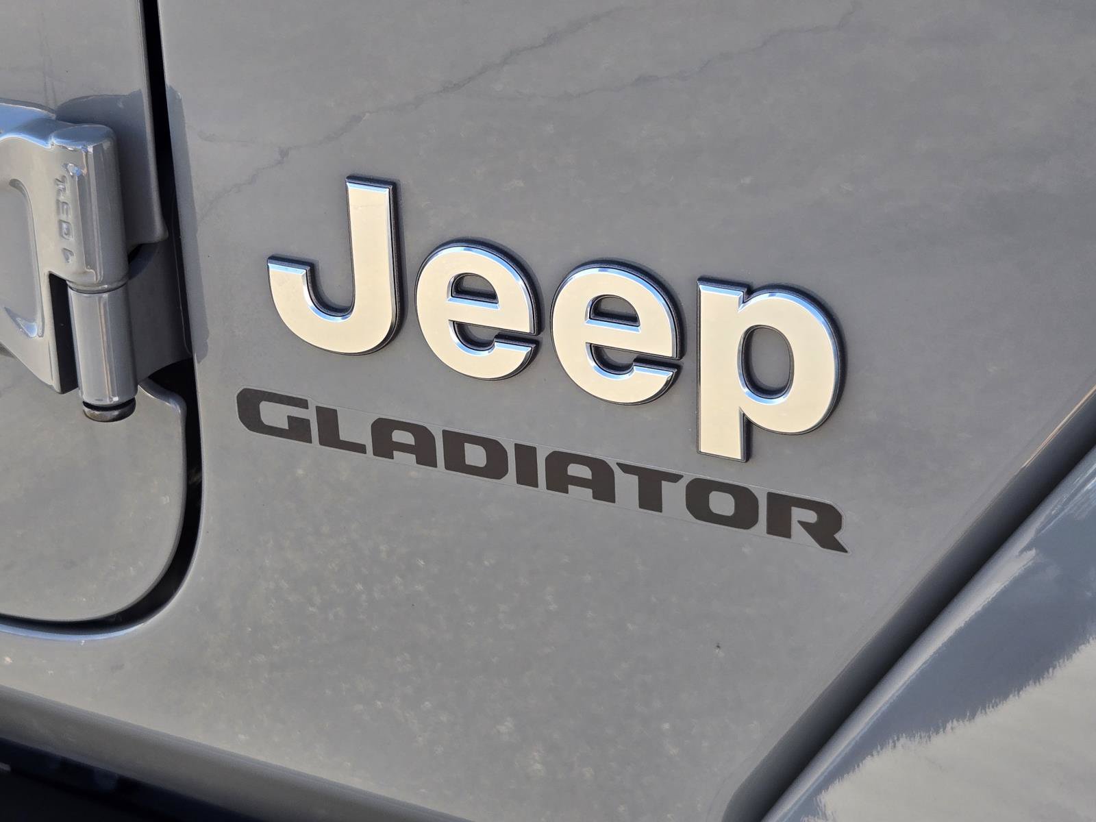 Used 2022 Jeep Gladiator Overland w/ Cold Weather Group AWD/4WD image 38