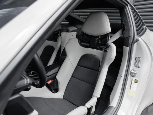 Certified 2023 Porsche 911 GT3 RWD image 5