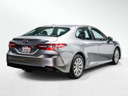 Used 2019 Toyota Camry LE image 5