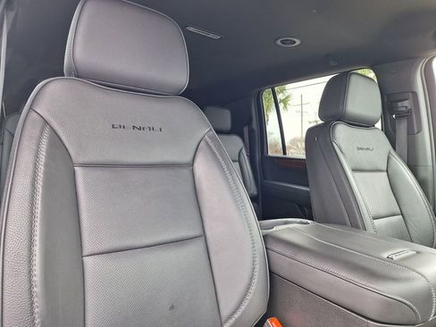 Used 2025 GMC Yukon XL Denali image 28