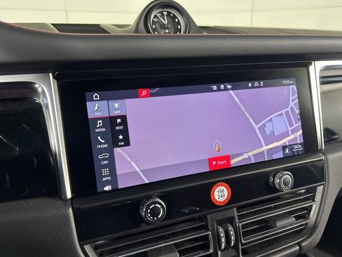 Certified 2023 Porsche Macan Turbo image 33