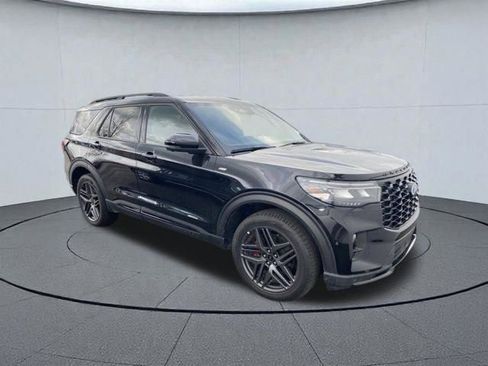 Used 2025 Ford Explorer ST-Line w/ ST-Line Street Pack AWD/4WD image 7