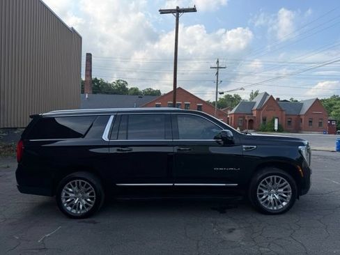 Used 2025 GMC Yukon XL Denali w/ Advanced Technology Package AWD/4WD image 4