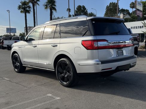 Used 2019 Lincoln Navigator Select w/ Technology Package RWD image 5