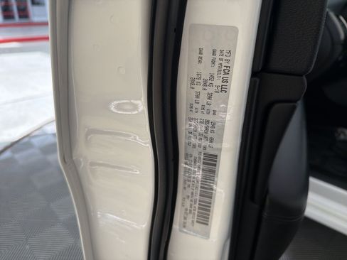 Used 2018 Jeep Grand Cherokee Altitude image 29