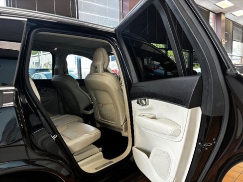 Used 2020 Volvo XC90 T5 Momentum w/ Protection Package Premier FWD image 32