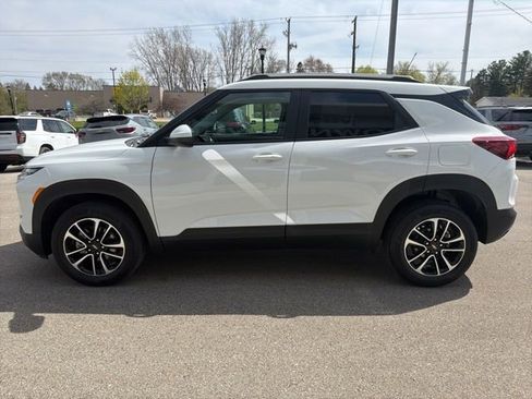Used 2025 Chevrolet TrailBlazer LT AWD/4WD image 6