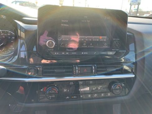 Used 2025 Nissan Pathfinder SV image 18