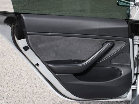 Used 2018 Tesla Model 3 Long Range image 34