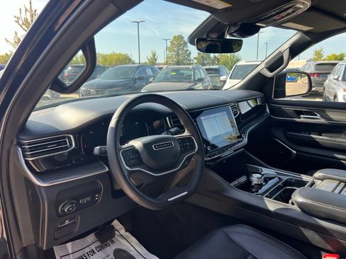 Used 2022 Jeep Wagoneer Series II RWD image 22