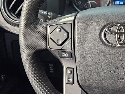 Used 2022 Toyota Tacoma TRD Off-Road AWD/4WD image 26