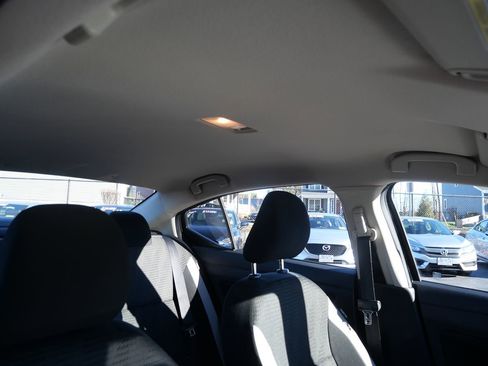 Used 2021 Nissan Versa SV image 17