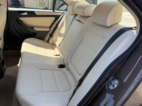 Used 2011 Volkswagen Jetta SE image 22
