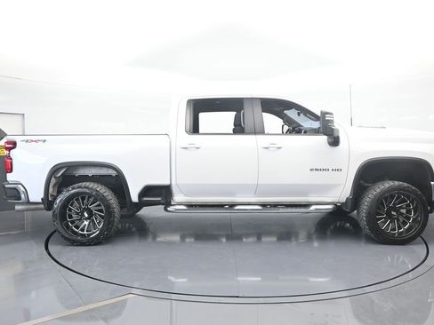 Used 2024 Chevrolet Silverado 2500 LT image 7
