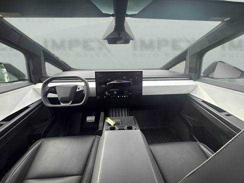 Used 2024 Tesla Cybertruck AWD Crew Cab image 15