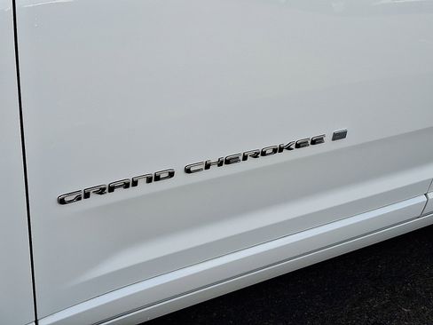 Used 2021 Jeep Grand Cherokee L Overland w/ Luxury Tech Group IV image 30