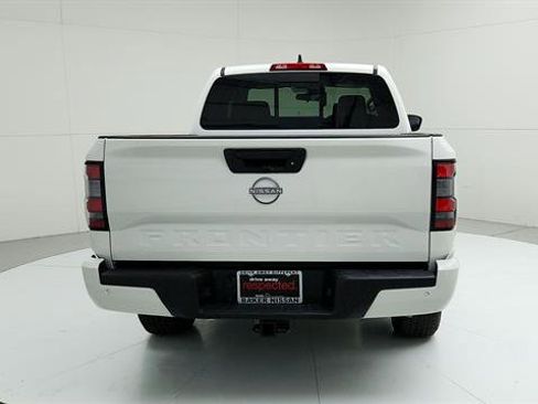 Certified 2025 Nissan Frontier SV w/ SV Convenience Package RWD image 7