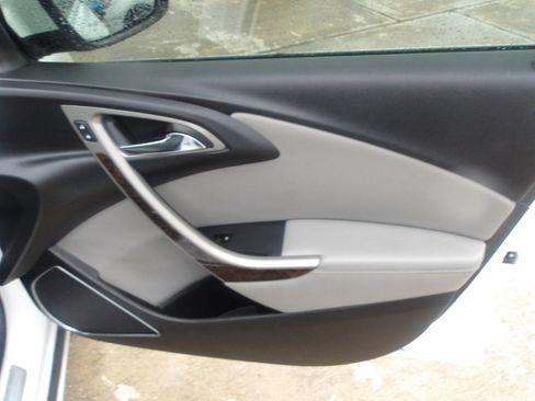 Used 2013 Buick Verano Convenience image 9