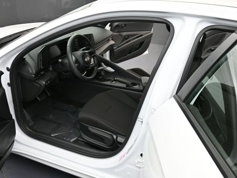 Certified 2025 Hyundai Elantra Sport image 11