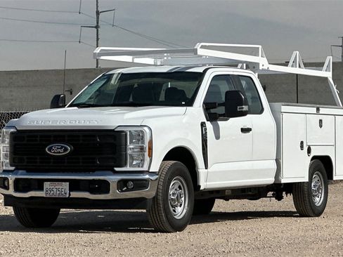 Used 2025 Ford F250 XL w/ XL Chrome Package image 8