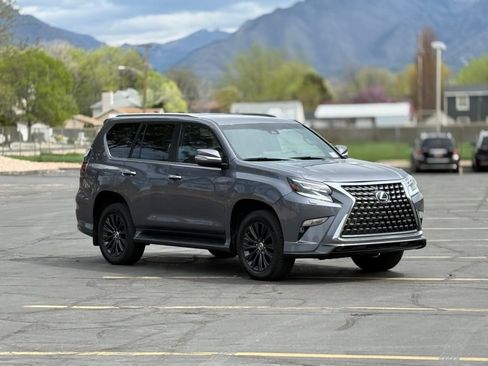 Used 2023 Lexus GX 460 Luxury w/ Sport Design Package image 3