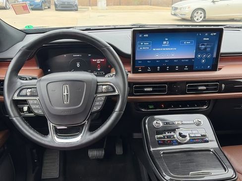 Used 2023 Lincoln Nautilus Reserve w/ Luxury Package image 12