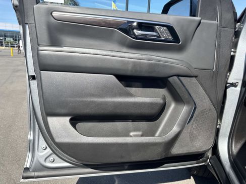 Used 2025 Chevrolet Tahoe Z71 image 18