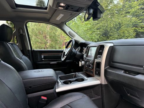 Used 2019 RAM 1500 Laramie AWD/4WD image 22