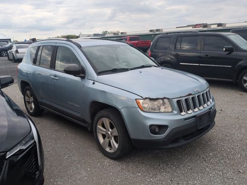 Used 2013 Jeep Compass Latitude w/ Sun/Sound Group AWD/4WD image 4