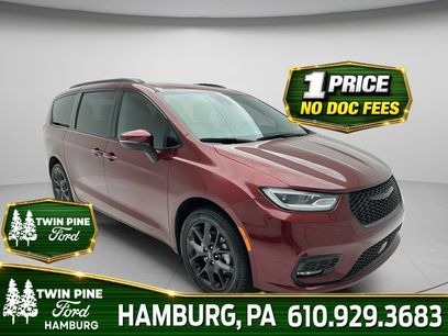 Used 2023 Chrysler Pacifica Touring-L w/ S Appearance Package