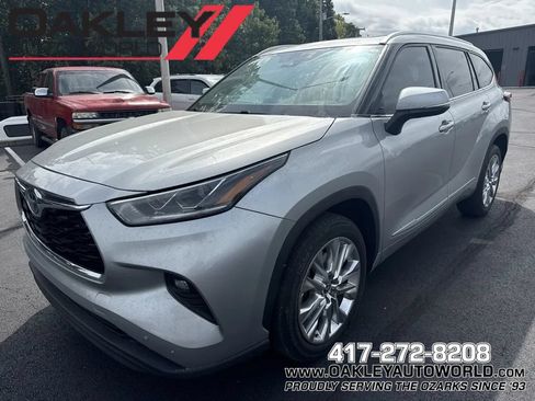 Used 2023 Toyota Highlander Limited FWD image 1