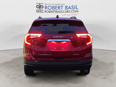 Used 2023 GMC Terrain SLE w/ Driver Convenience Package image 4