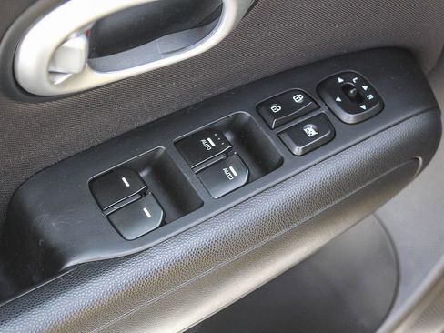 Used 2016 Kia Soul + image 20