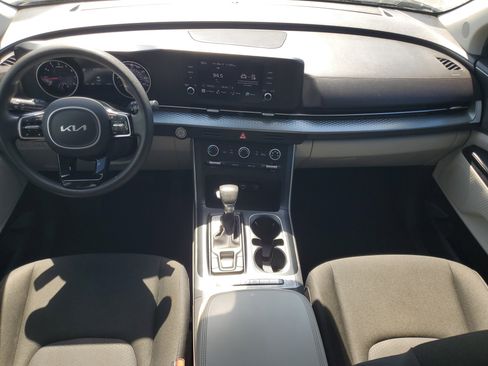 Used 2023 Kia Carnival LX image 31