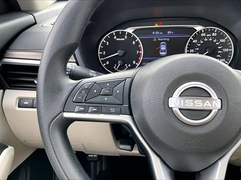 Used 2025 Nissan Altima 2.5 SV FWD image 24