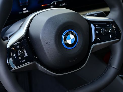 New 2026 BMW i5 eDrive40 image 21
