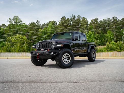 Used 2024 Jeep Gladiator Mojave AWD/4WD image 2
