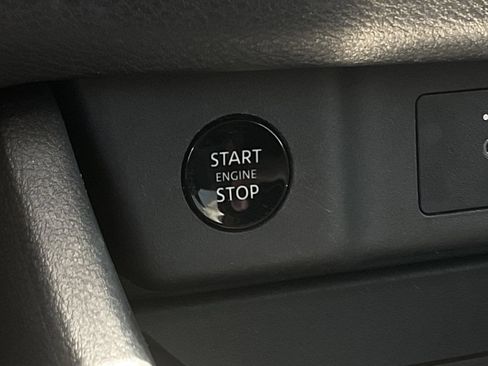 Used 2025 Nissan Rogue SV FWD image 15