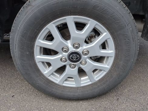 Used 2025 Toyota Tacoma SR5 AWD/4WD image 11