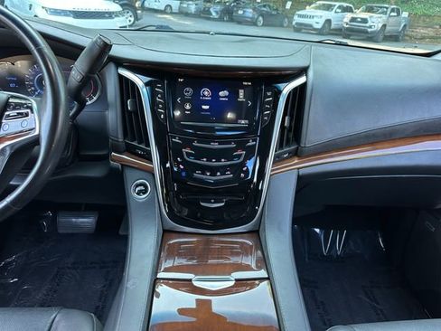Used 2019 Cadillac Escalade 2WD image 15