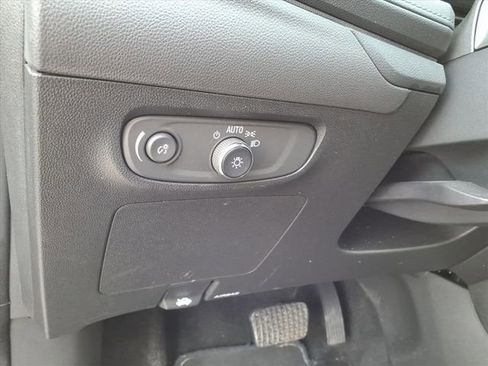 Used 2025 Buick Encore GX Preferred AWD/4WD image 10