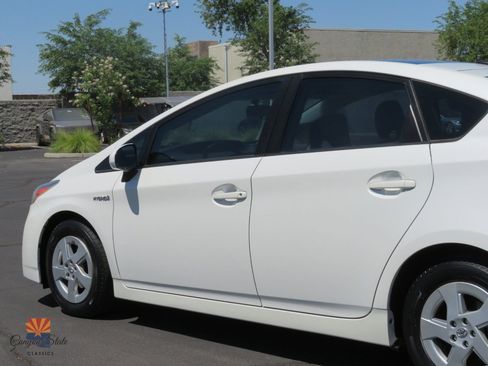 Used 2011 Toyota Prius Three w/ Solar Roof Pkg FWD image 22