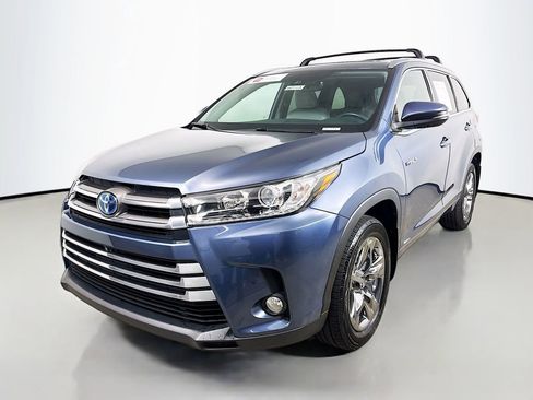 Certified 2018 Toyota Highlander Limited Platinum image 3