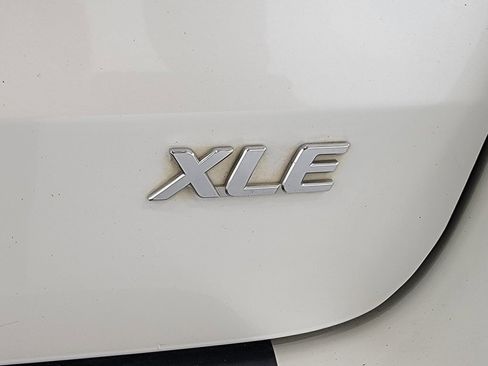 Used 2015 Toyota Sienna XLE Premium image 10