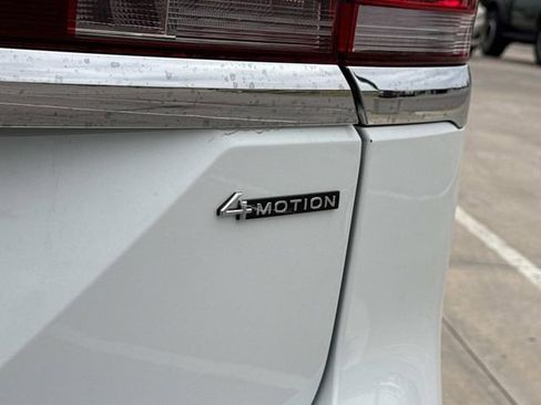 Used 2025 Volkswagen Atlas SE AWD/4WD image 4