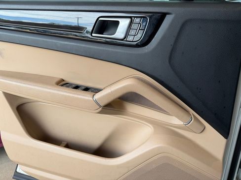Certified 2020 Porsche Cayenne AWD/4WD image 26