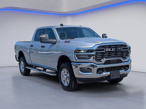 Used 2026 RAM 2500 Big Horn AWD/4WD image 4