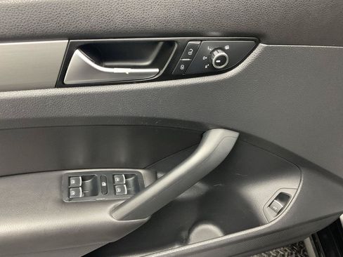 Used 2014 Volkswagen Passat TDI SE FWD image 10