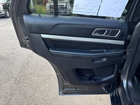 Used 2016 Ford Explorer XLT w/ Equipment Group 202A AWD/4WD image 18