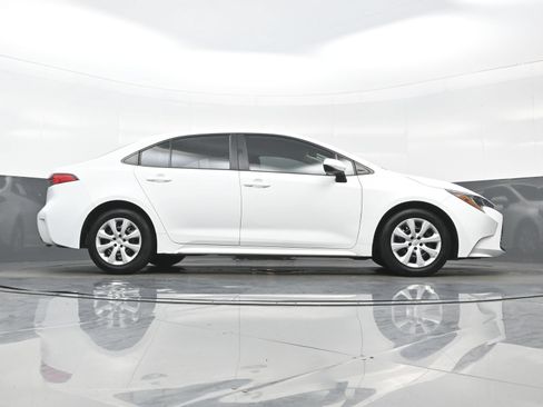 Used 2024 Toyota Corolla LE FWD image 31